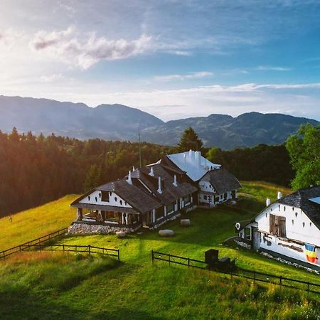 Amfiteatrul Transilvania Villa Moieciu de Jos Luaran gambar