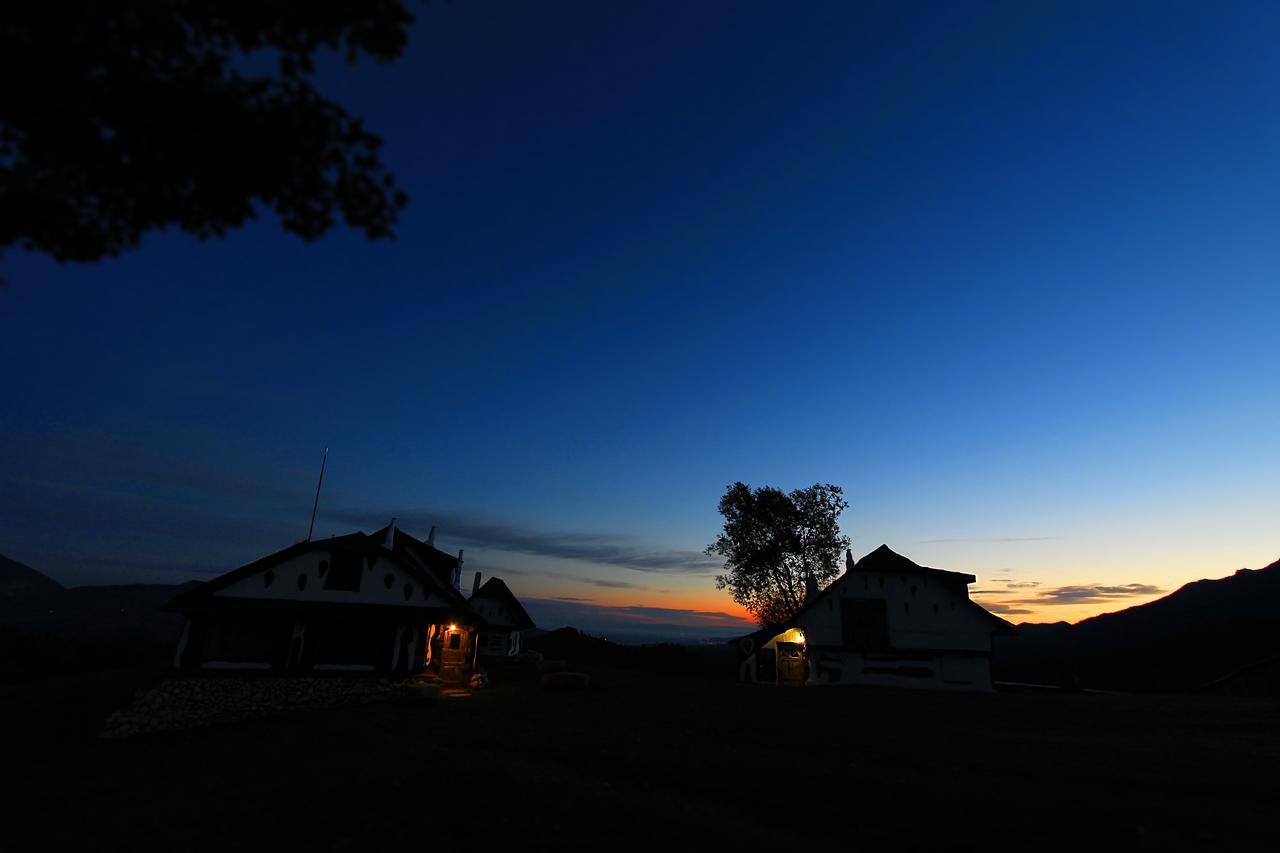 Amfiteatrul Transilvania Villa Moieciu de Jos Luaran gambar